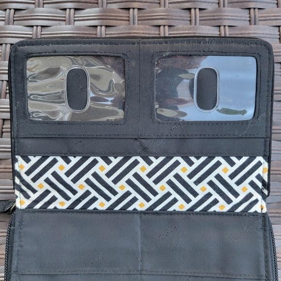 Vera Bradley Black Quilted Wallet Multi Functional Silver Clasp Zipper - Picture 4 of 9